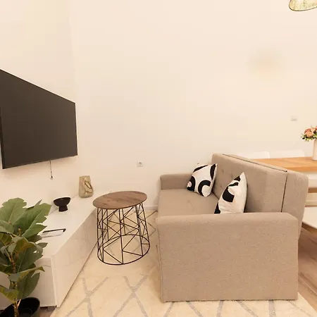 Superior N' Cozy Mozsar 6 In The Heart Of Apartment