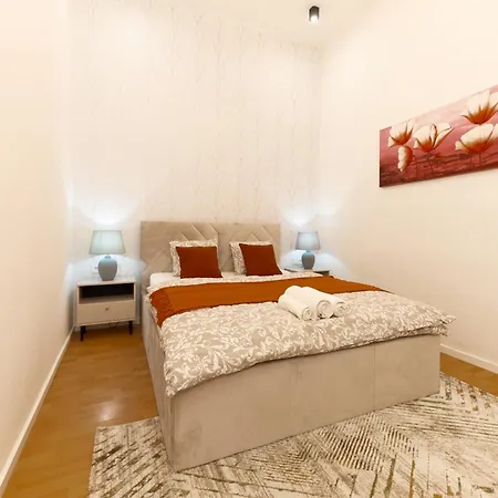 Superior N' Cozy Mozsar 6 In The Heart Of Apartment
